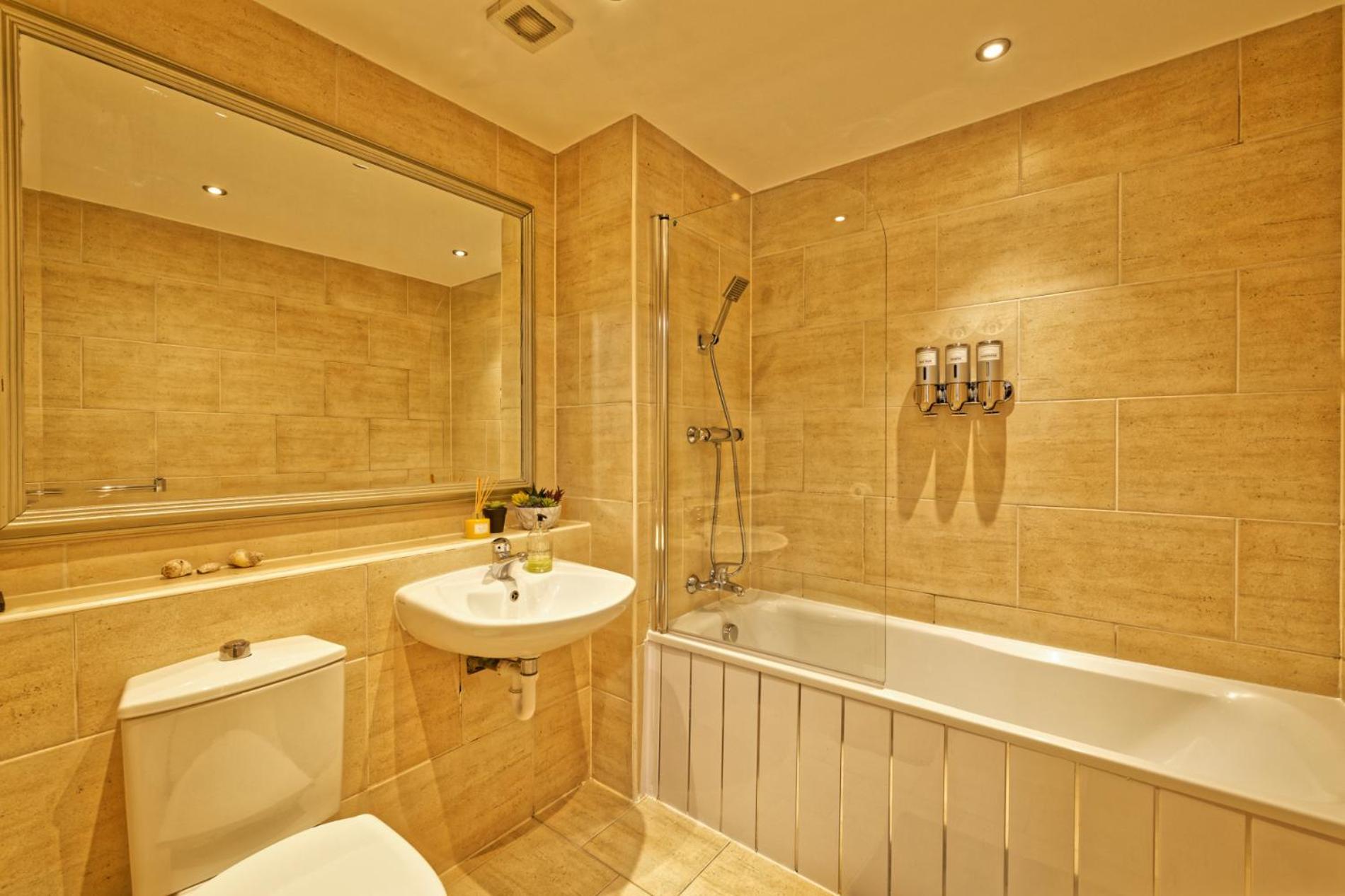 Sidemersey Livings- Convenient And Central 2-Bedroom Haven In L1 リヴァプール エクステリア 写真